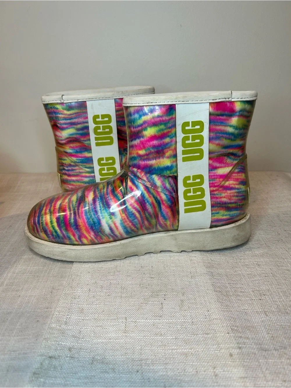 UGG clear Rainbow Tie-Dye Short Boot - Pink Multi